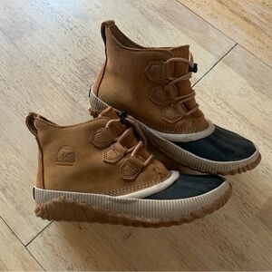 Sorel Kids' Tan and Black Waterproof Outdoor Duck Boots sz4 NEW
